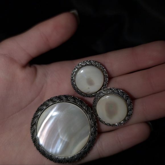 Source Unknown Jewelry - Vintage brooch and clip earrings